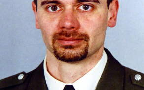 Portrétní snímek Jiřího Schamse z personálního spisu (2006).