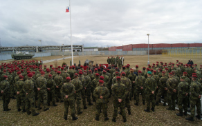 Slavnostní nástup příslušníků 42. mpr Tábor.